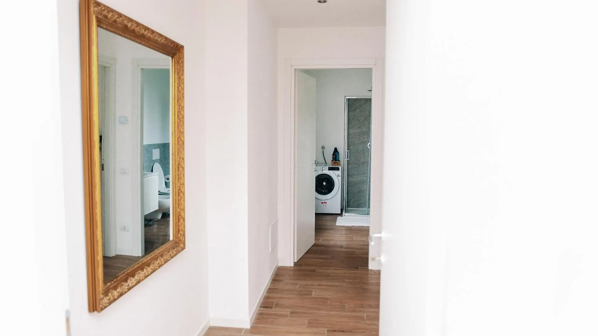 Lora Diamond Suite ,Free Parking, Self Check In,3 Como Italien