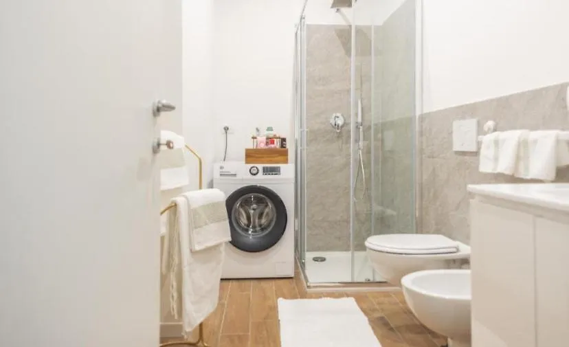 Lora Diamond Suite ,Free Parking, Self Check In,3 Como 0*,  Italien