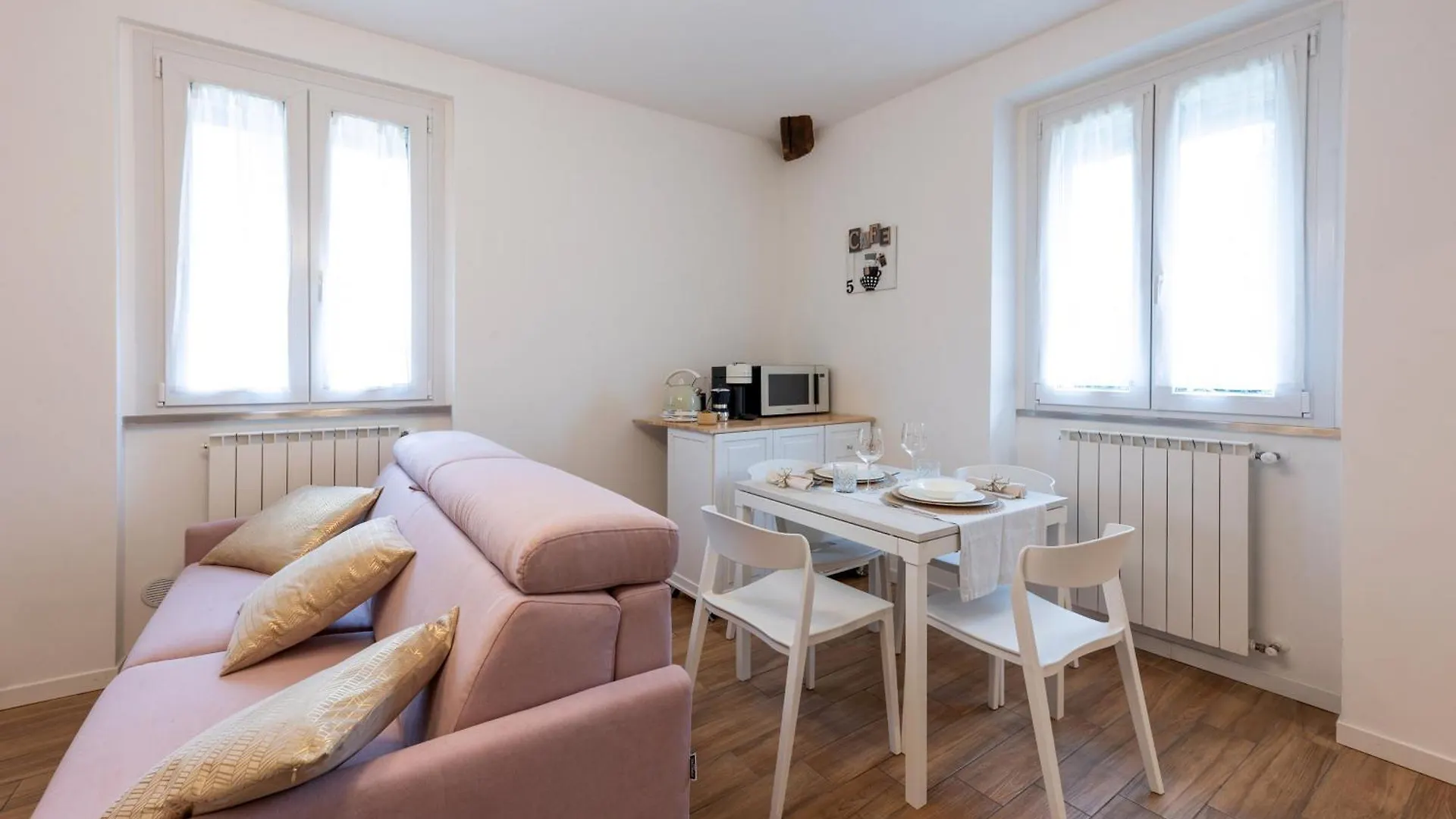 Lora Diamond Suite ,Free Parking, Self Check In,3 Como Lägenhet