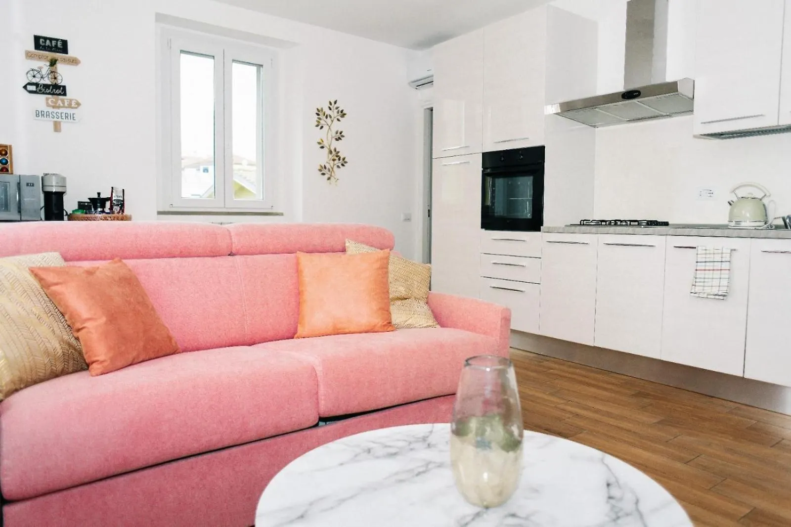 Lora Diamond Suite ,Free Parking, Self Check In,3 Como
