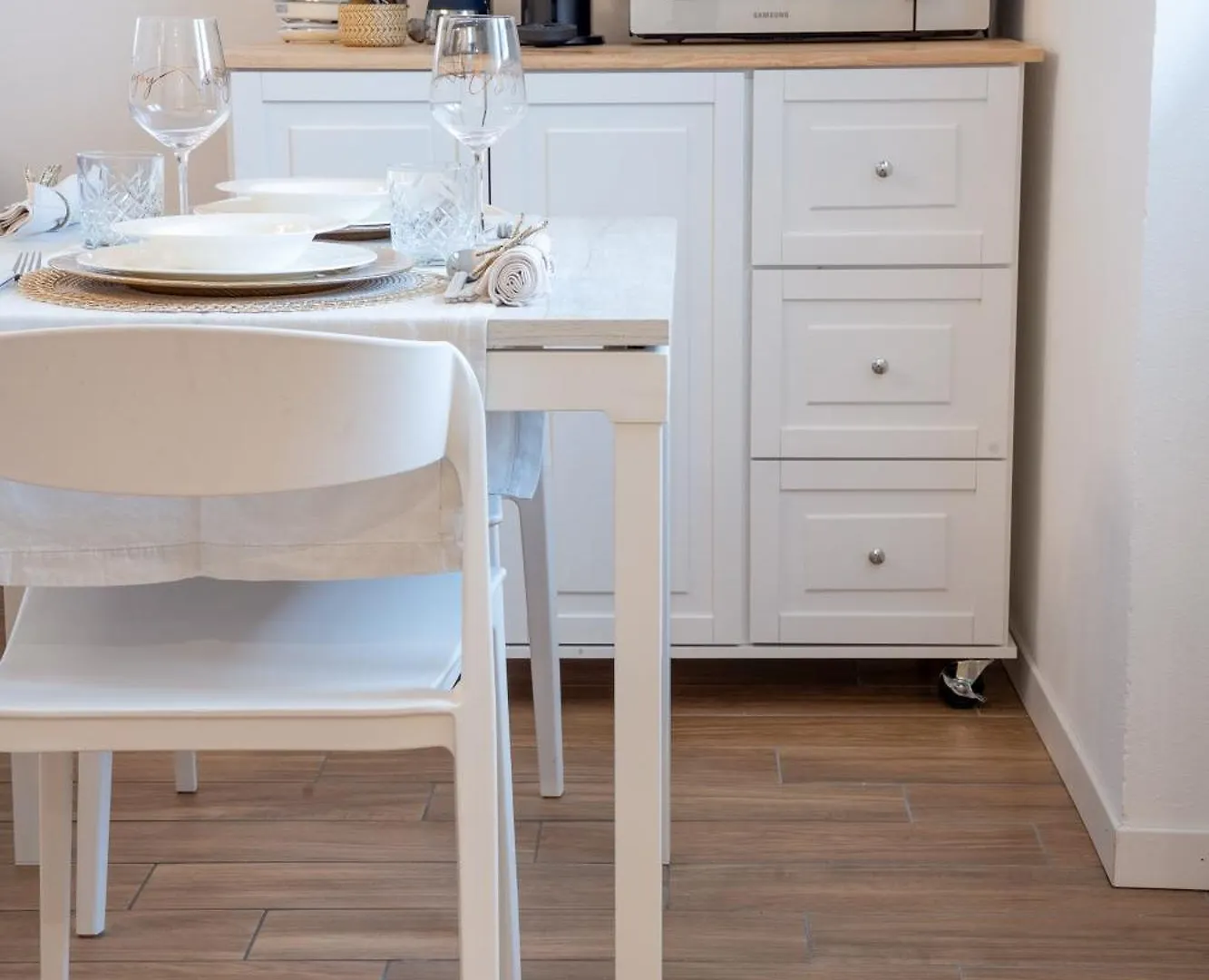 Lora Diamond Suite ,Free Parking, Self Check In,3 Como Appartement